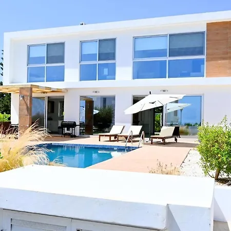 Modena Villa Coral Bay